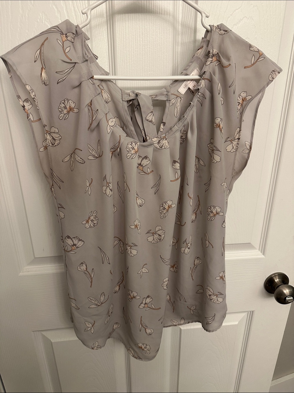 LC Lauren Conrad Light Gray Floral Tie-Back Cap-Sleeve Blouse